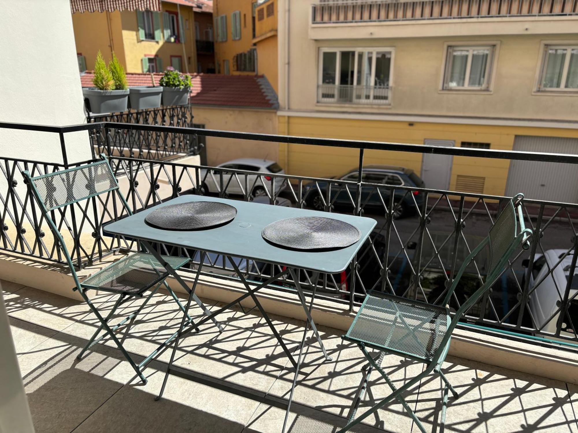Studio 2 Etoiles A Menton Pour 4 Personnes Buitenkant foto
